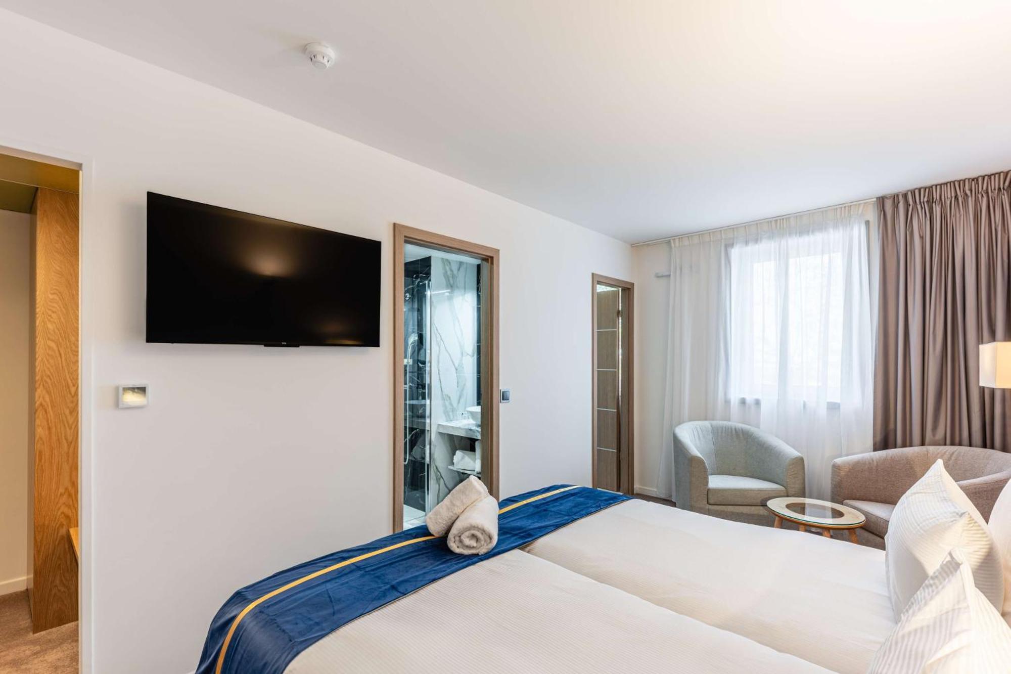 Brit Hotel Privilege Paris 호스니-쑤-부와 외부 사진