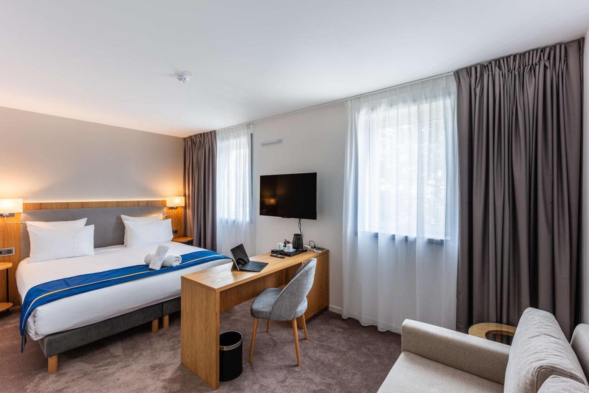 Brit Hotel Privilege Paris 호스니-쑤-부와 외부 사진